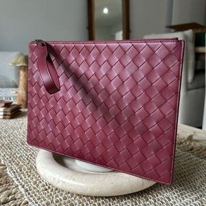 Bottega Veneta - Large intrecciato leather pouch